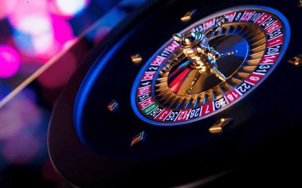 Tampilan permainan bingo online maxsimtoto dengan kartu dan bola bingo